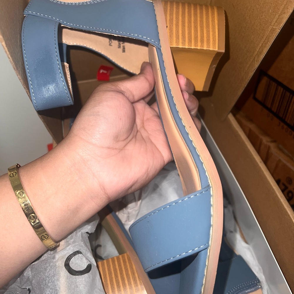 Sandals - Picture 3 of 4